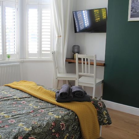 Stylish Ensuite Room 15 Mins To Central London Exterior photo